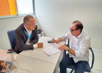 Prefeito Antônio Reis assina contrato de repasse para recuperação de estradas vicinais em Floriano