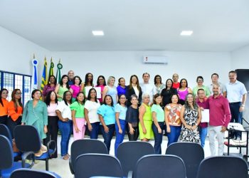 Prefeito Antônio Reis dá posse aos diretores escolares do município e garante piso nacional em Floriano