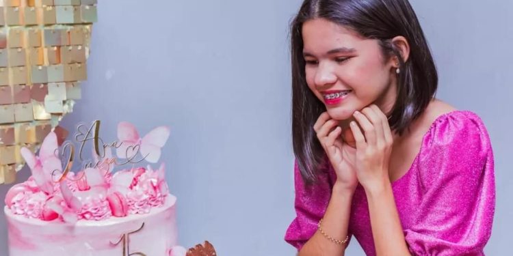 SOCIEDADE: Ana Luiza ganhou festa de 15 anos em Caxias-MA e MAIS…