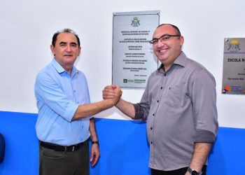 Prefeito Antônio Reis entrega reforma e novo laboratório de informática da Escola Pe. Pedro Barroso em Floriano