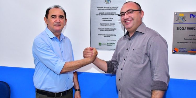 Prefeito Antônio Reis entrega reforma e novo laboratório de informática da Escola Pe. Pedro Barroso em Floriano