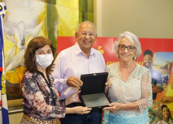 SOCIEDADE: Drª Amariles Borba é homenageada pelos 20 anos de relevantes serviços a saúde e MAIS…