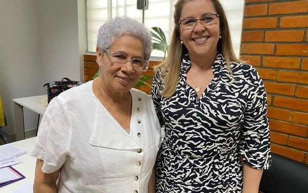 SOCIEDADE: Empresária Claudia Claudino visita a secretária Regina Sousa e MAIS….