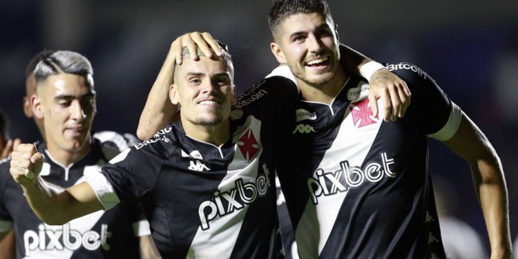 Vasco goleia Resende com Pedro Raul desencantando em São Januário