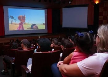 Governador Rafael Fonteles sanciona lei que obriga cinemas a realizarem sessões adaptadas para autistas no Piauí