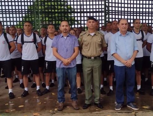 Prefeito Antônio Reis visita 3º BPM de Floriano e agradece pela segurança no carnaval