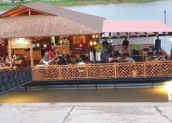 Restaurante Flutuante em Floriano emite nota sobre emissão de lixo no Rio Parnaíba