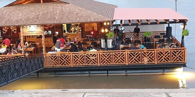 Restaurante Flutuante em Floriano emite nota sobre emissão de lixo no Rio Parnaíba