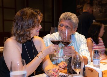 SOCIEDADE: Ronaldo e Lenita Medeiros comemoram 38 anos de casados no Parrilla Grand Cru e MAIS…