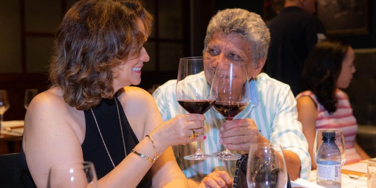 SOCIEDADE: Ronaldo e Lenita Medeiros comemoram 38 anos de casados no Parrilla Grand Cru e MAIS…