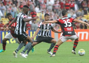 Sem transmissão da Band, saiba onde e como assistir Botafogo x Flamengo neste sábado