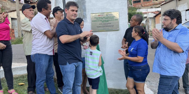 Deputado Federal Dr. Francisco participa de inauguração de praça e visita obras em Picos