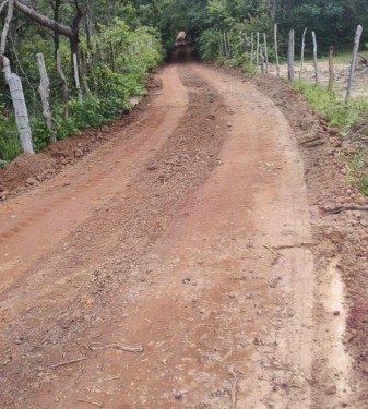 Mais duas estradas de acesso a comunidades rurais e ruas da zona urbana de Floriano são recuperadas