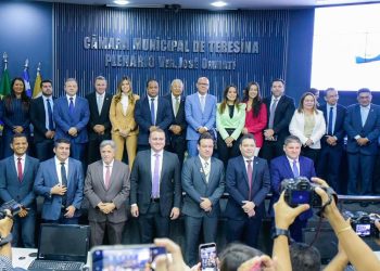 Na abertura do ano legislativo, Enzo Samuel cobra de Dr. Pessoa resolução de crises em Teresina