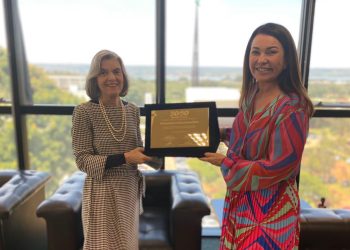 SOCIEDADE: Margareth Coelho entrega a ministra Cármen Lúcia placa comemorativa dos 50 anos do Sebrae e MAIS…