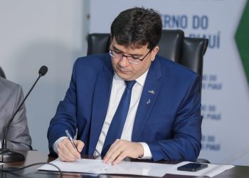 Rafael Fonteles assina ordem de serviço para obras de pavimentação da rodovia PI-392