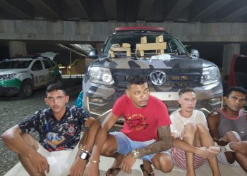 Quatro homens são presos acusados de tráfico de drogas e por posse de veículo roubado na zona Sul de Teresina