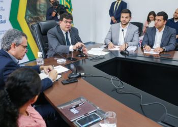 Rafael Fonteles anuncia pagamento do abono do Fundeb e rateio do Fundef para a Educação