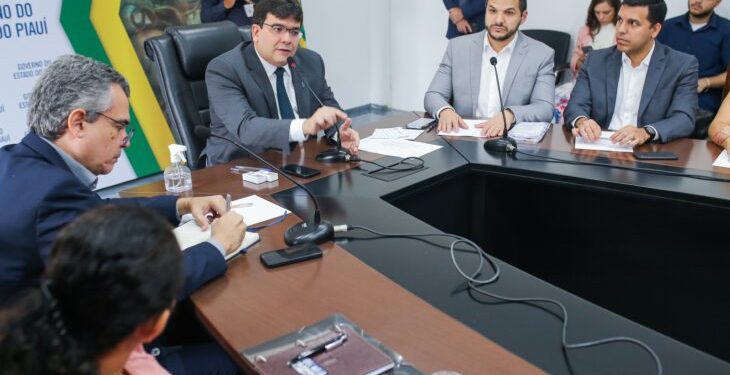 Rafael Fonteles anuncia pagamento do abono do Fundeb e rateio do Fundef para a Educação