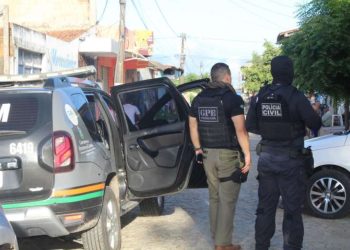 4 pessoas são presas pela manhã e 5 serão presas durante a tarde acusadas de tráfico de drogas em Floriano