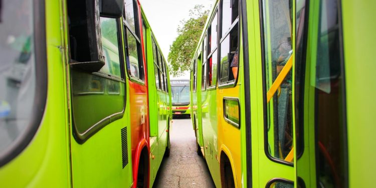 CRISE NO TRANSPORTE COLETIVO: Sem acordo, motoristas e cobradores de ônibus anunciam nova greve em Teresina