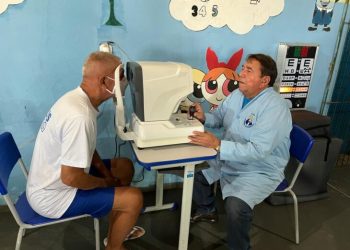 Internos e policiais penais de Floriano recebem óculos de grau