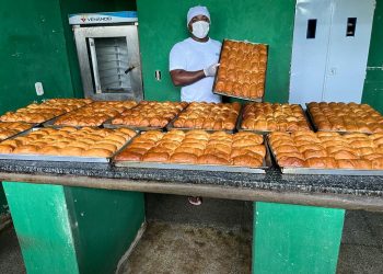 Internos da  Penitenciária  “Vereda Grande” em Floriano produzem pães na unidade penal
