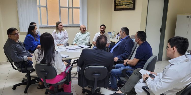 Secretário da Saúde se reúne com equipe do HGV para tratar de demandas do hospital