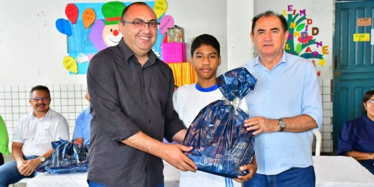 Alunos de Floriano recebem menção honrosa por desempenho na 17ª Olimpíada Brasileira de Matemática