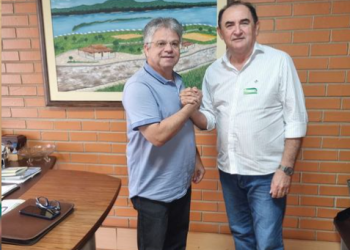 Deputado Gustavo Neiva recebe o prefeito de Floriano Antonio Reis no seu gabinete na ALEPI