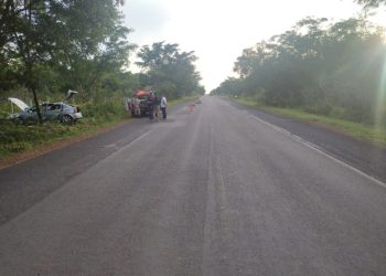 Motorista morre ao colidir com árvore em Floriano e dois passageiros ficam gravemente feridos