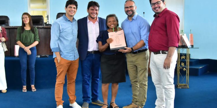 Câmara Municipal de Floriano oferece café da manhã em homenagem ao Dia da Mulher