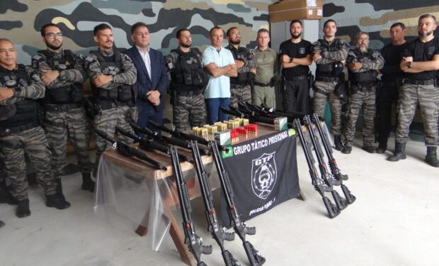 Secretário de Justiça entrega espingardas calibre 12 ao Grupo Tático Prisional