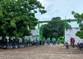 CRISE NO TRANSPORTE COLETIVO: Com salários atrasados motoristas mantêm paralisação de ônibus da zona Sudeste