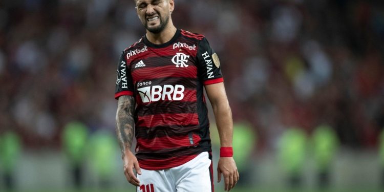 Lesionado, Arrascaeta vai desfalcar o Flamengo na decisão do Carioca e na estreia na Libertadores