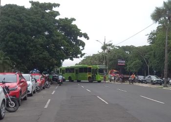 Apesar do TRT ter determinado o retorno de 100% dos ônibus, avenida Marechal Castelo Branco é bloqueada por motoristas