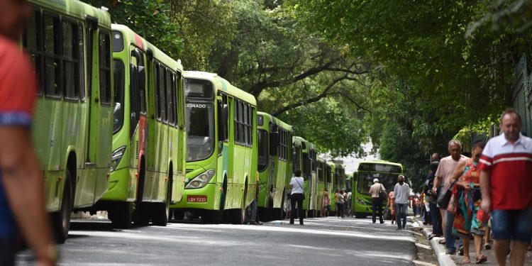 Justiça determina que empresas paguem salários de motoristas em 24 horas, sob pena de multa