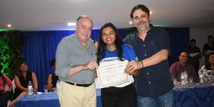 SENAI entrega certificados do curso de mecânica de motocicletas para alunos em José de Freitas