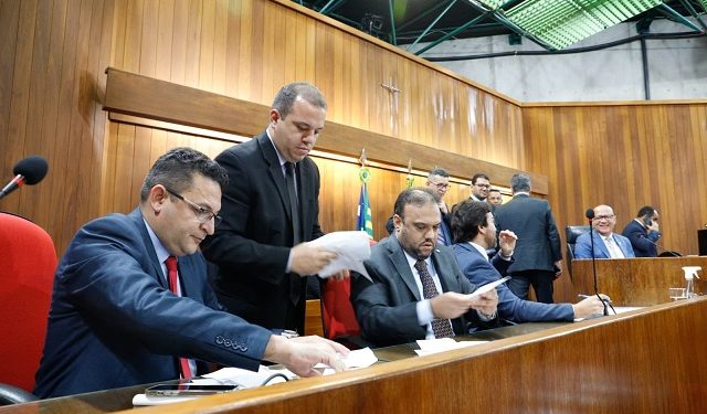 Assembleia aprova medidas propostas pelo governo, entre elas o novo piso dos professores do Estado