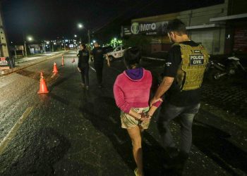 Mulher com mandado de prisão em aberto é presa durante Blitz na Piçarreira