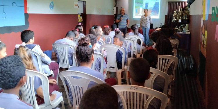 JOSÉ DE FREITAS: Alunos do Educandário Santo Elias tem palestra sobre o sistema de abastecimento de água