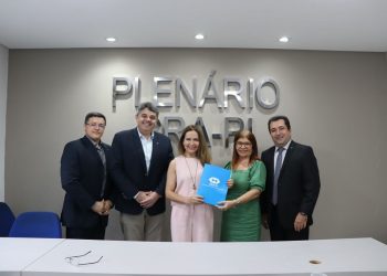SOCIEDADE: Empresária Van Fernandes recebe  homenagem do CRA e MAIS….