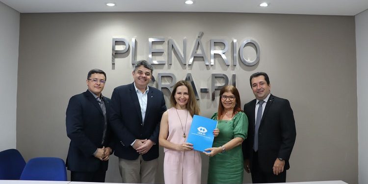 SOCIEDADE: Empresária Van Fernandes recebe  homenagem do CRA e MAIS….