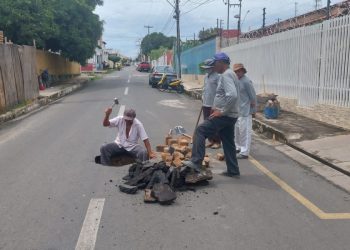 FLORIANO: tapa-buracos chega a mais 8 bairros e recupera trechos em 18 ruas e avenidas