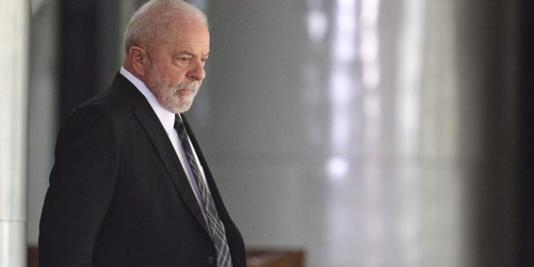 Pesquisa com o mercado financeiro mostra que 94% dos entrevistados não confia em Lula