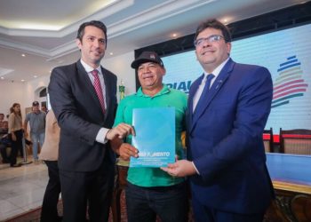 Governo do Estado e Piauí Fomento assinam contrato para liberação de R$ 1,1 milhão para produtores rurais do Piauí