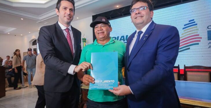 Governo do Estado e Piauí Fomento assinam contrato para liberação de R$ 1,1 milhão para produtores rurais do Piauí