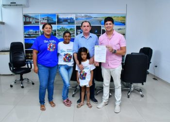 Prefeito Antônio Reis sanciona lei preferencial de estacionamento para autistas em Floriano