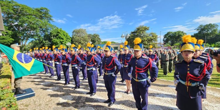 Polícia Militar celebra o Dia de Tiradentes e realiza entrega de Espadins aos Oficiais em formação