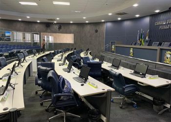 Vereadores esvaziam sessão e votação do empréstimo de R$ 200 milhões para a prefeitura e adiada